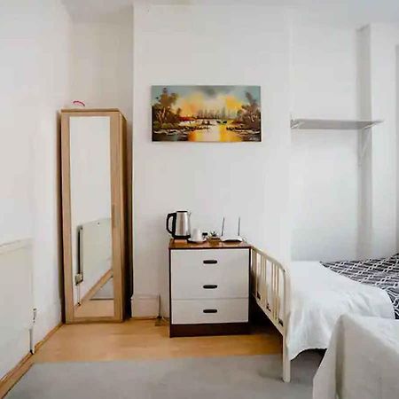 Homestay Near Tottenham Hotspur Stadium ロンドン エクステリア 写真