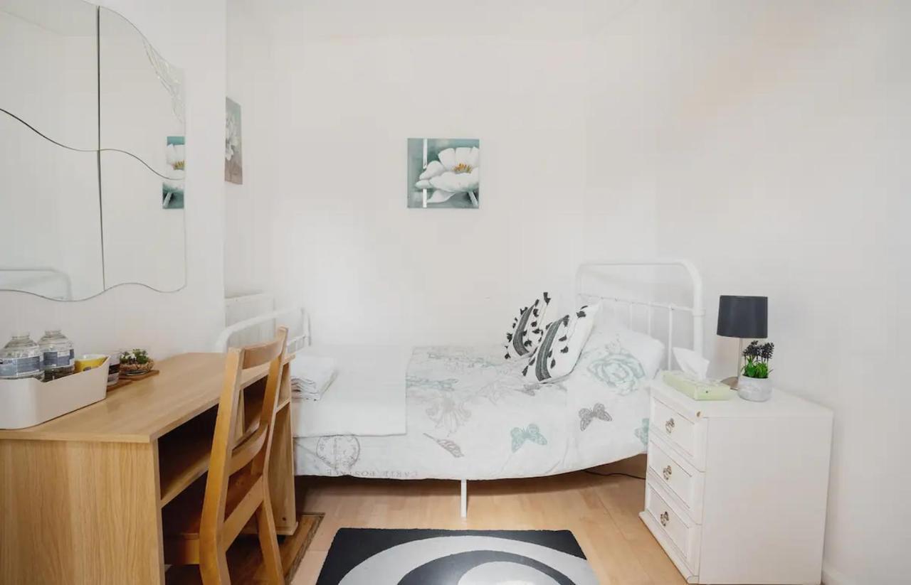 Homestay Near Tottenham Hotspur Stadium ロンドン エクステリア 写真