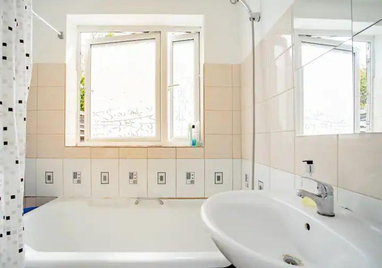 Homestay Near Tottenham Hotspur Stadium ロンドン エクステリア 写真