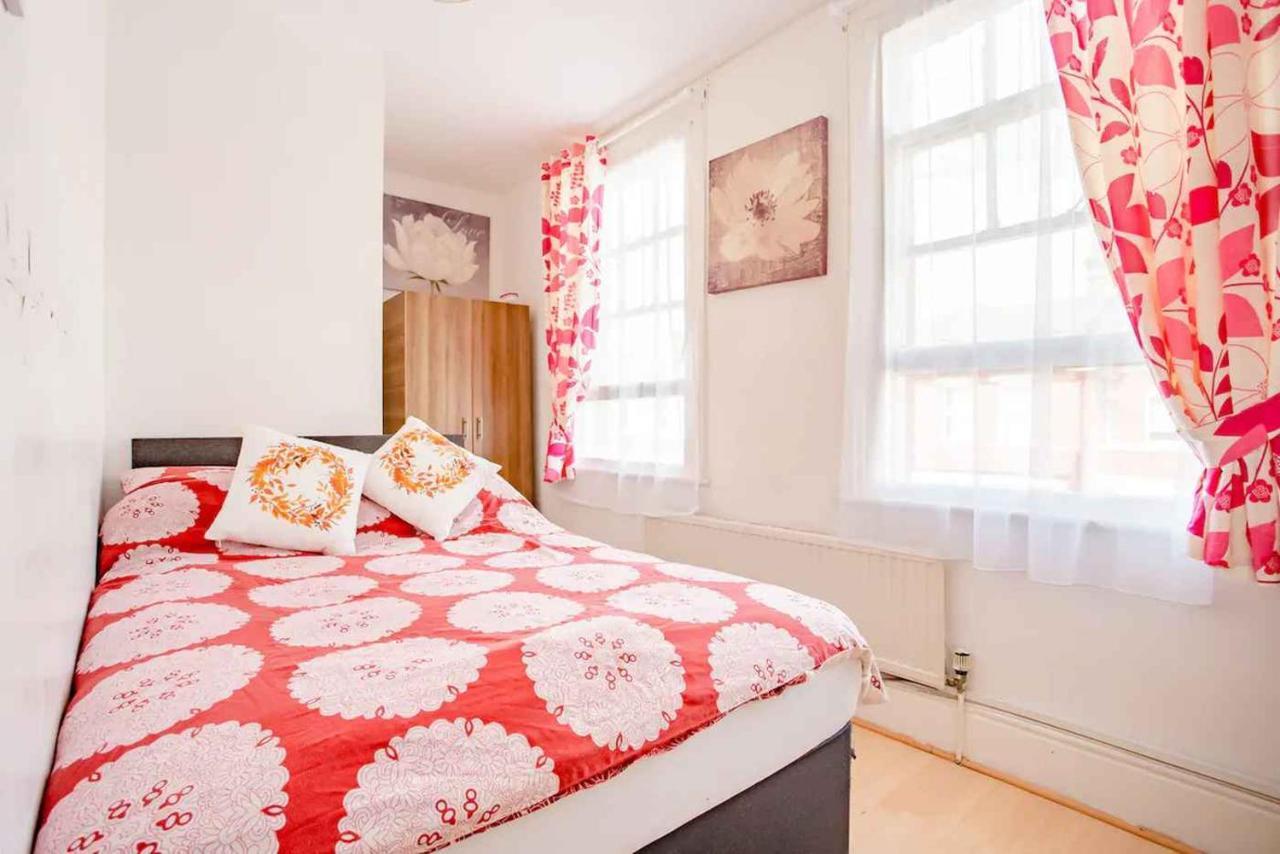Homestay Near Tottenham Hotspur Stadium ロンドン エクステリア 写真