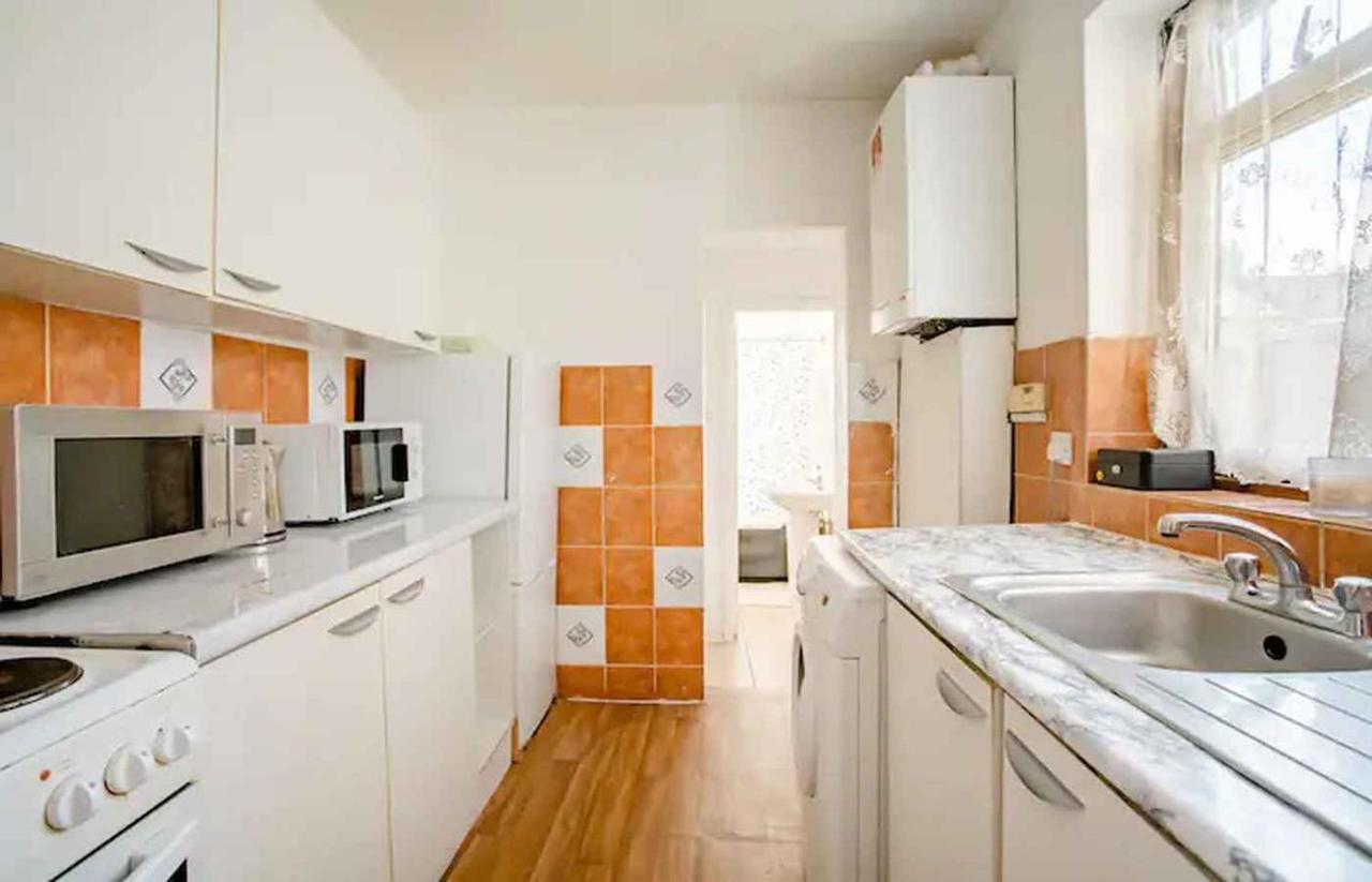 Homestay Near Tottenham Hotspur Stadium ロンドン エクステリア 写真