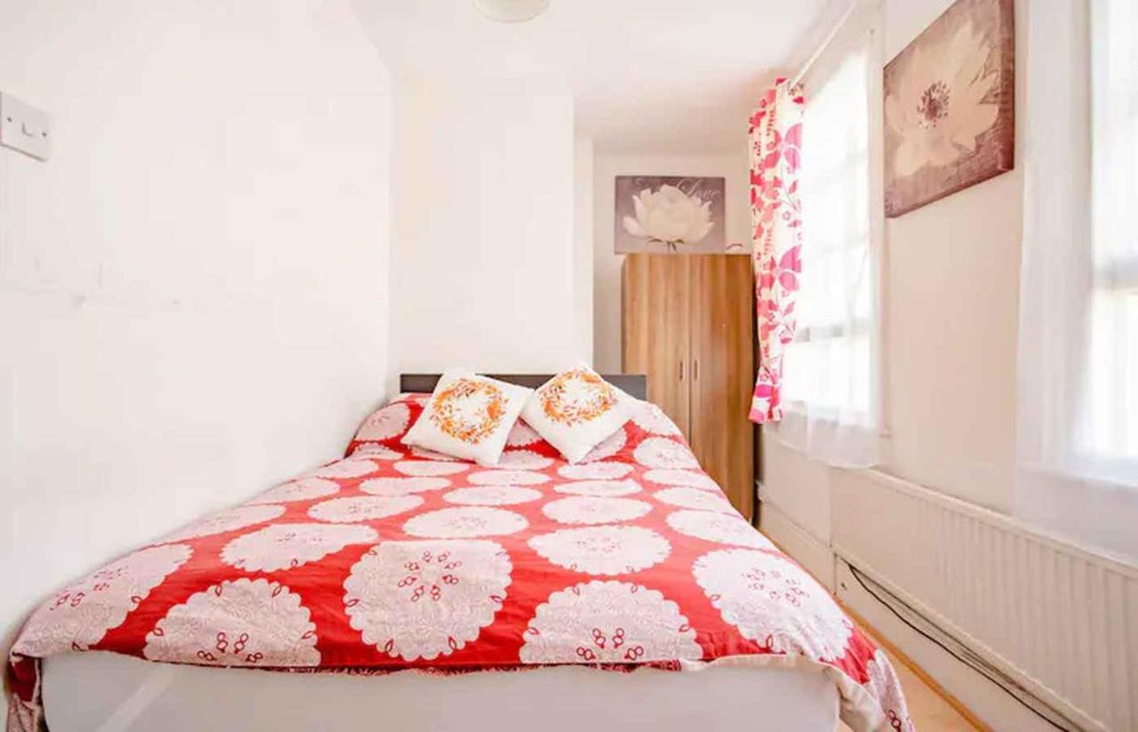 Homestay Near Tottenham Hotspur Stadium ロンドン エクステリア 写真